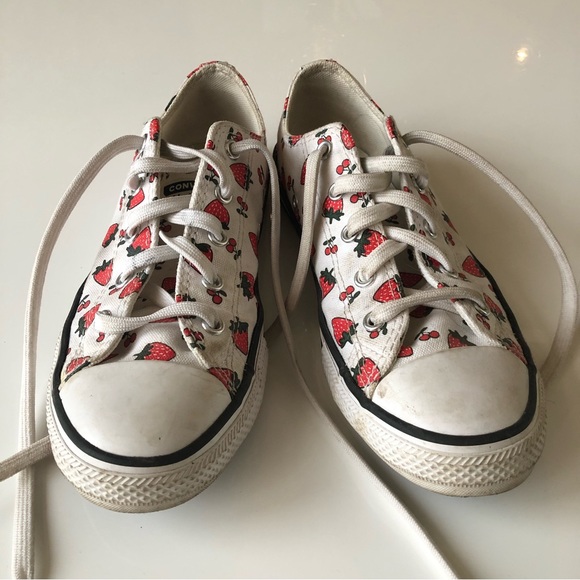 Kids strawberry converse size 2 - Picture 6 of 6